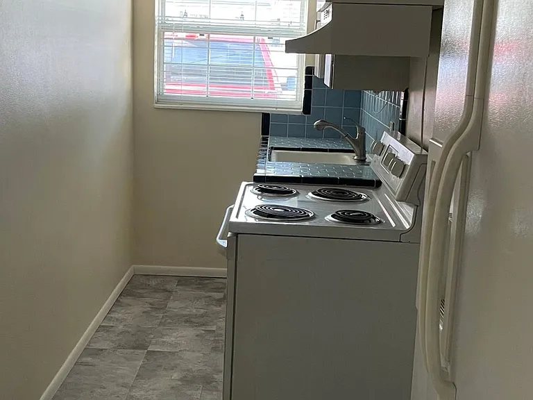 435 12th Ave NE #5 — Photo 8