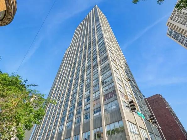 655 W Irving Park Rd APT 402, Chicago, IL 60613