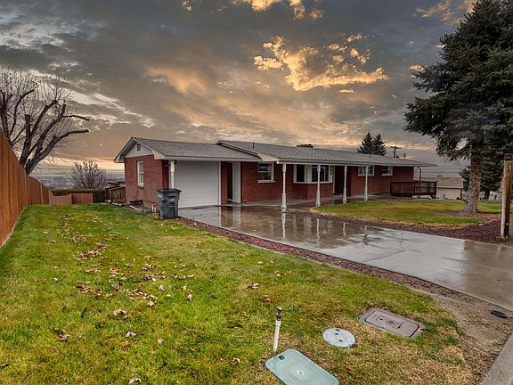 2nd image of 803 Upland Dr