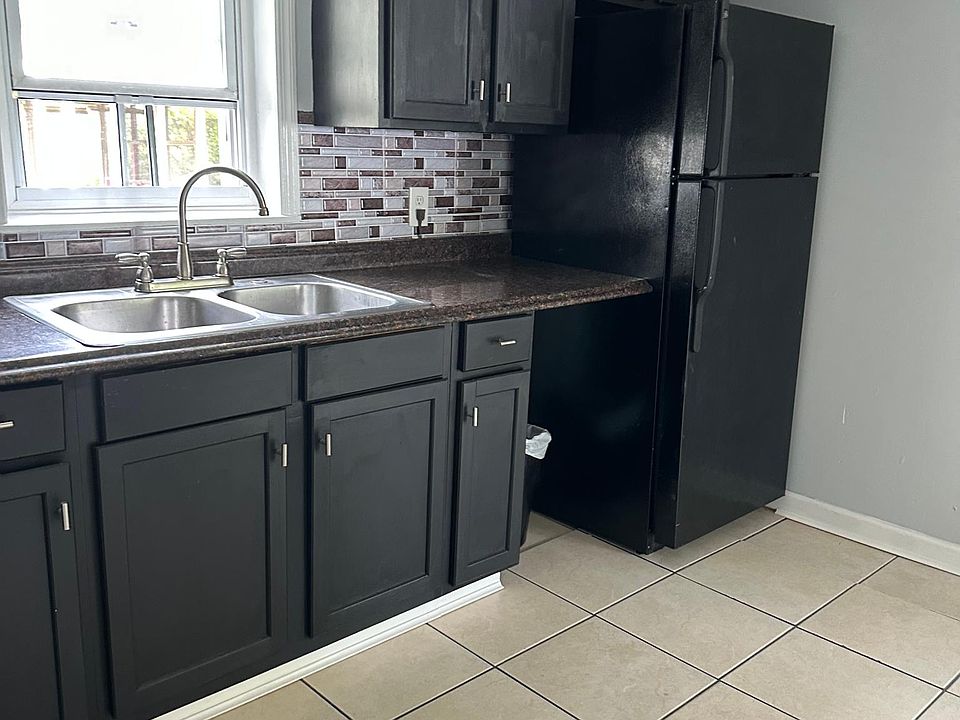 Kitchen with ceramic tile