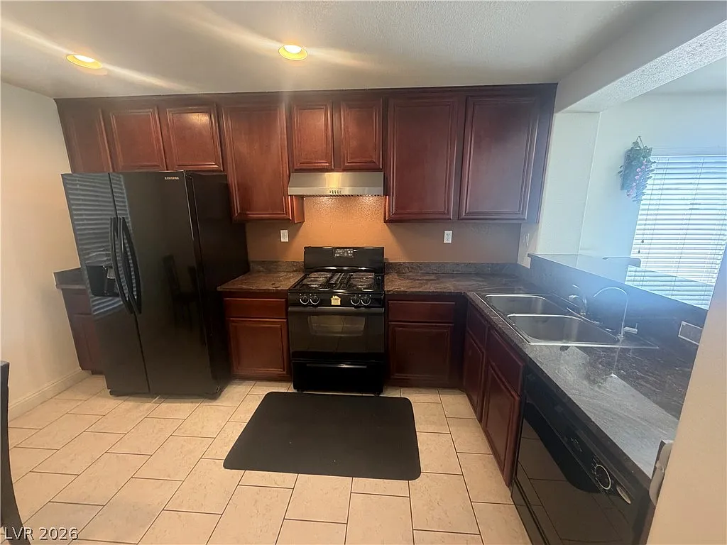 3 bed, 2.5 bath, 1792 sqft, $1,895 — Photo 3