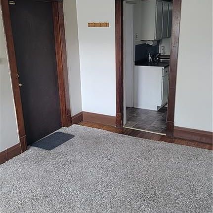 2nd image of 418 Skillen St Building 424-16