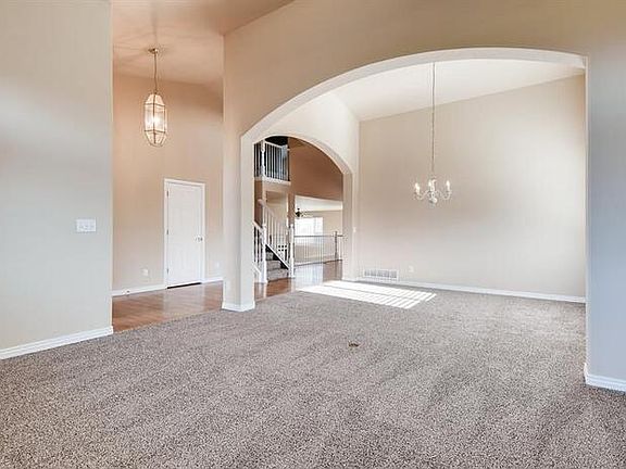 4th image of 813 Parkdale Pl