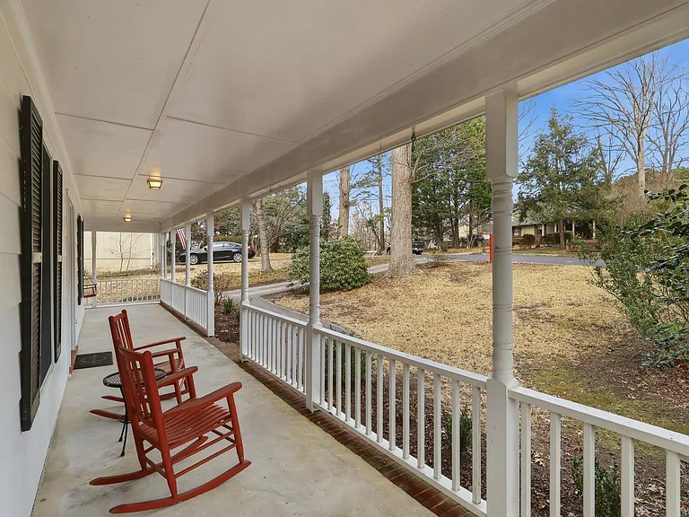 135 Sycamore St — Photo 3