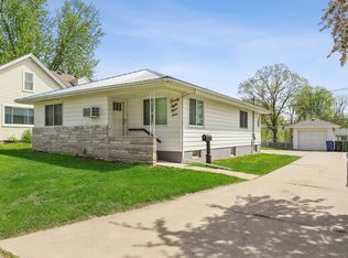2819 N 3rd St, Clinton, IA 52732