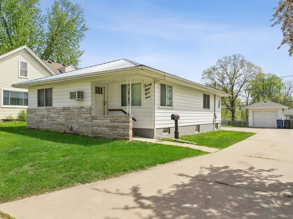 2819 N 3rd St, Clinton, IA 52732