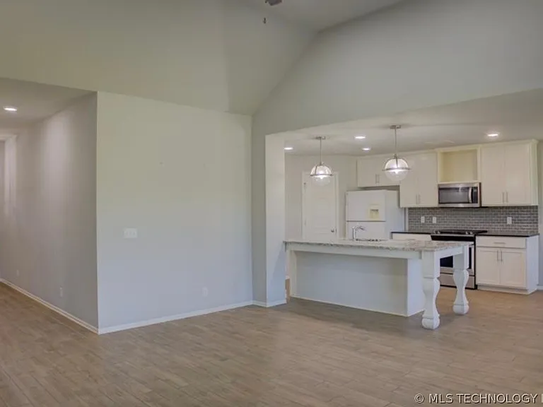 7012 S Elder Ave — Photo 5