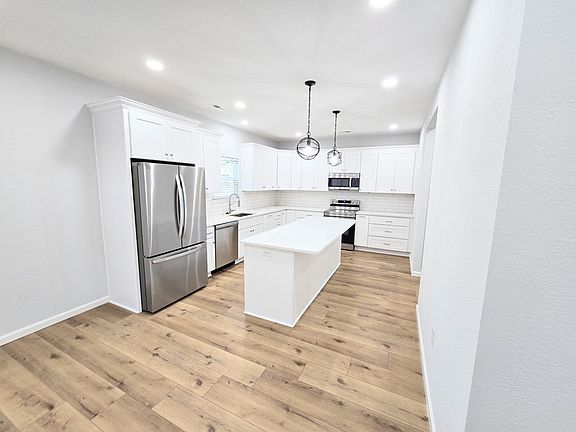 5th image of 817 W 27th St