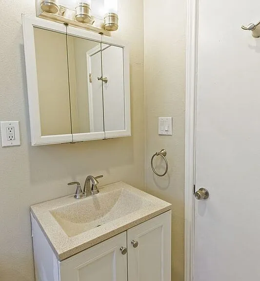 802 22nd St — Photo 28