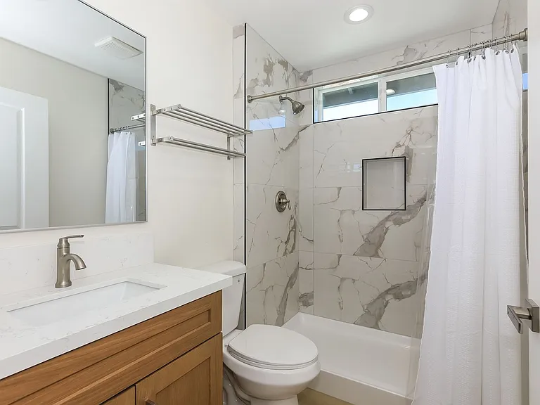 Spacious 3BR/2BA Home with Open Floor Plan, Garage & Washer/Dryer — Photo 47