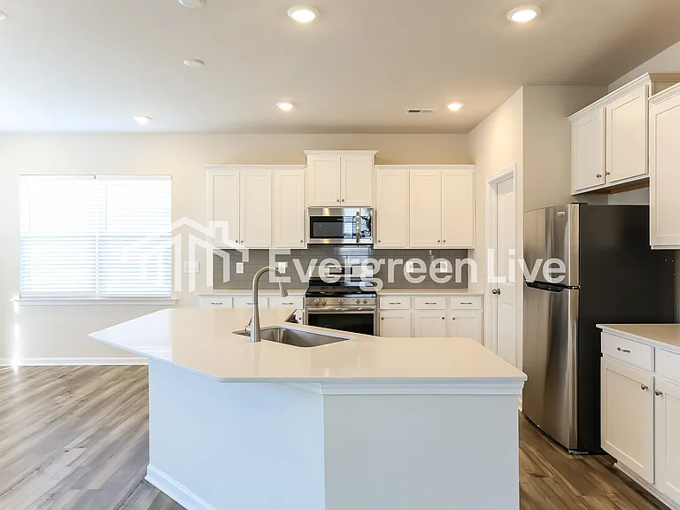 302 Willow Wynter Ln — Photo 6