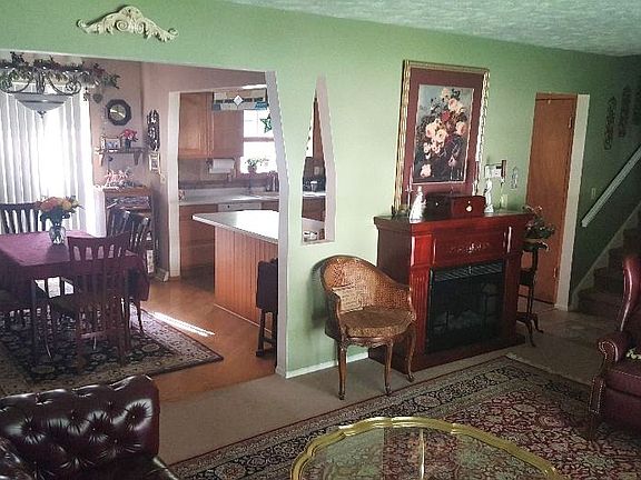 5th image of 405 Douglas Dr