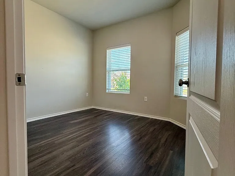 1411 Monterey Dr — Photo 13