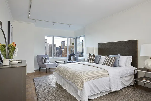 Sold by Stribling | media 5