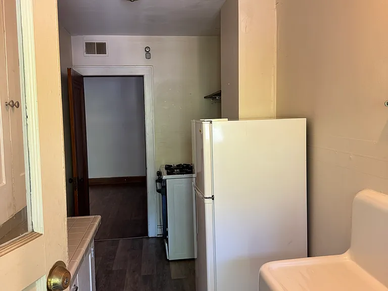 3262 Indianola Ave #D — Photo 7