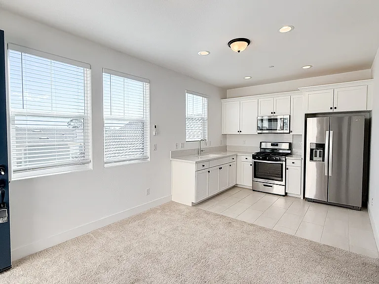 3732 Park Ridge Ln — Photo 6