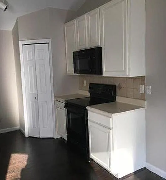 234 Spring Borough Dr — Photo 4