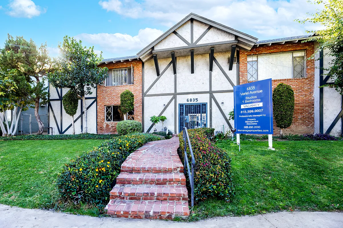 Building Photo - Variel Villas