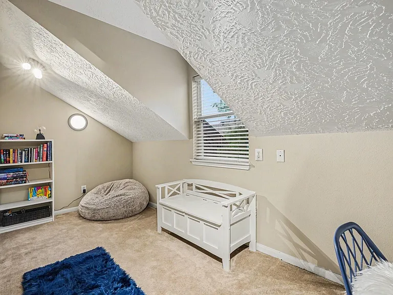 819 Davis Rd — Photo 12