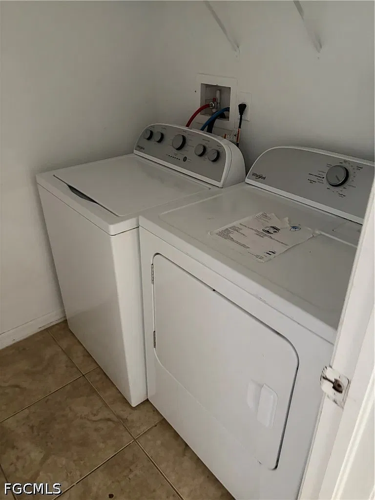 3 bed, 2.0 bath, 2442 sqft, $1,500 — Photo 4
