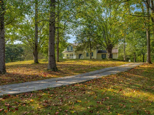 65 Tripp Ln, Trenton, GA 30752