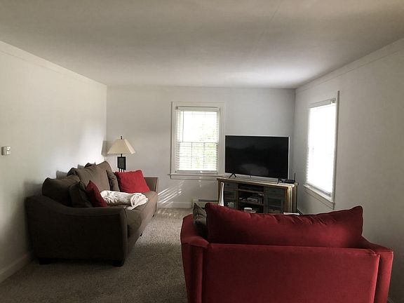 3rd image of 168 Doris Ln