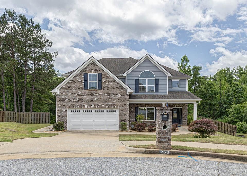 1st image of 253 Pebblebrook Ln