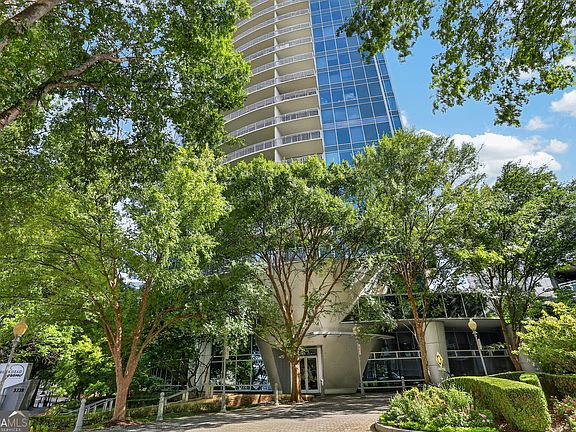 3rd image of 3338 Peachtree Rd NE APT 601