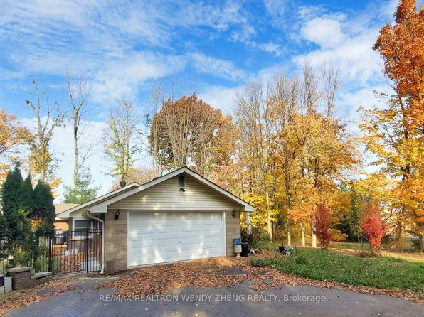 9359 Dickenson Rd W, Hamilton, ON