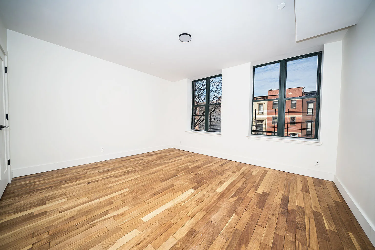 470 Pulaski St — Photo 4