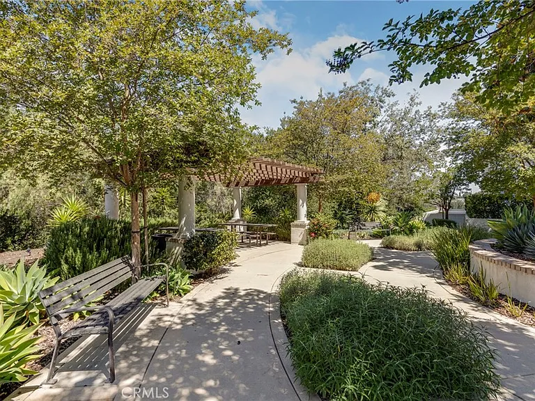 77 Jensen Ct — Photo 26