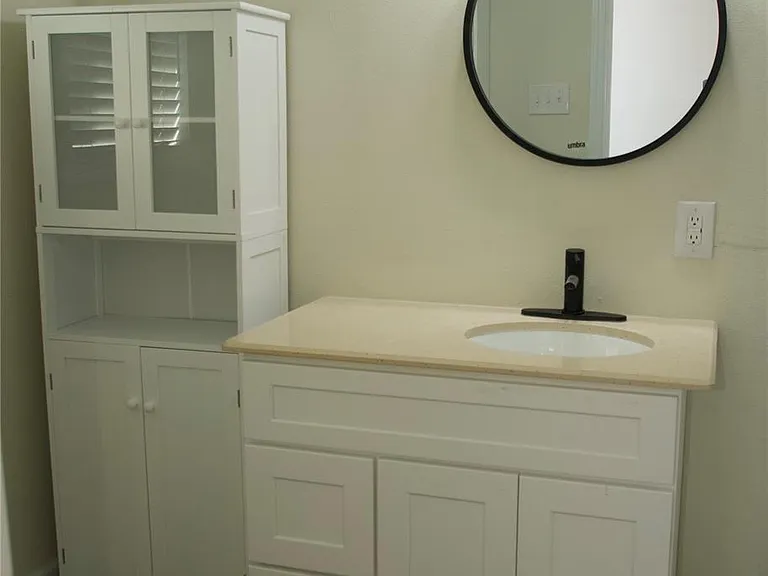 2405 Byron Ave — Photo 9