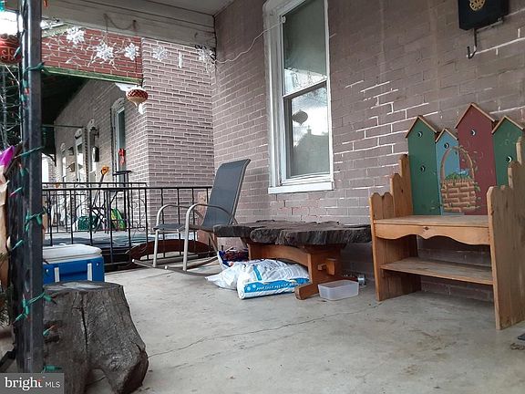 3rd image of 211 Madison St