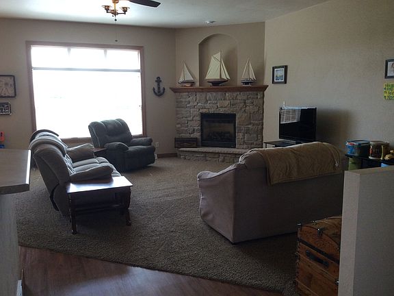 4th image of 7421 Hillview Dr