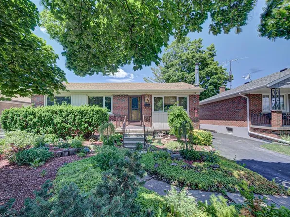 56 Ferrara St, Hamilton, ON L8T 4C4