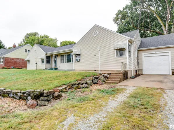 604 E 6th St, Pana, IL 62557