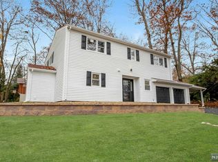 1 Lockwood Pl, Park Ridge, NJ 07656