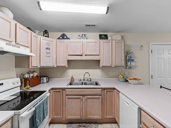 3rd image of 5008 Blue Spruce Ln.