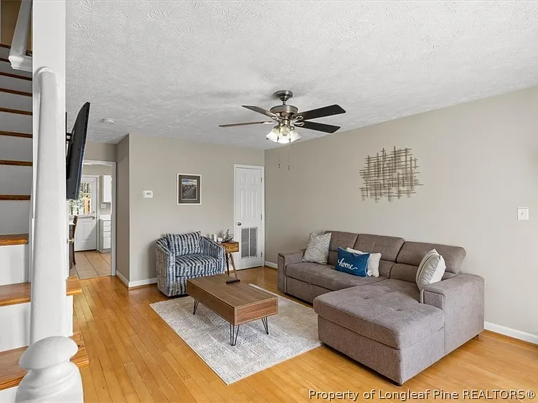 421 Cityview Ln — Photo 12