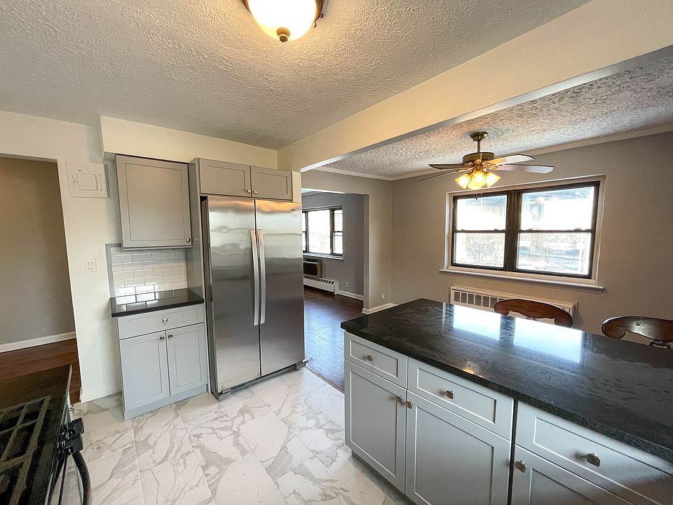 1st image of 21-32 Hoyt Ave S #2