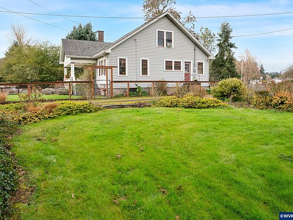 2nd image of 435 NW Quarry Rd