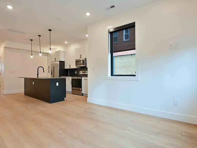 2641 4th St NE #2 — Photo 8
