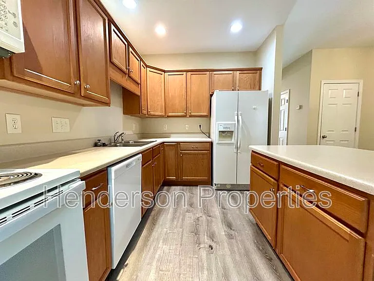 125 Charterhouse Ln — Photo 10