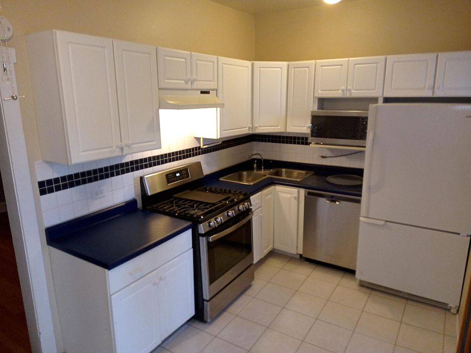 1st image of 909 N Damen Ave APT 3