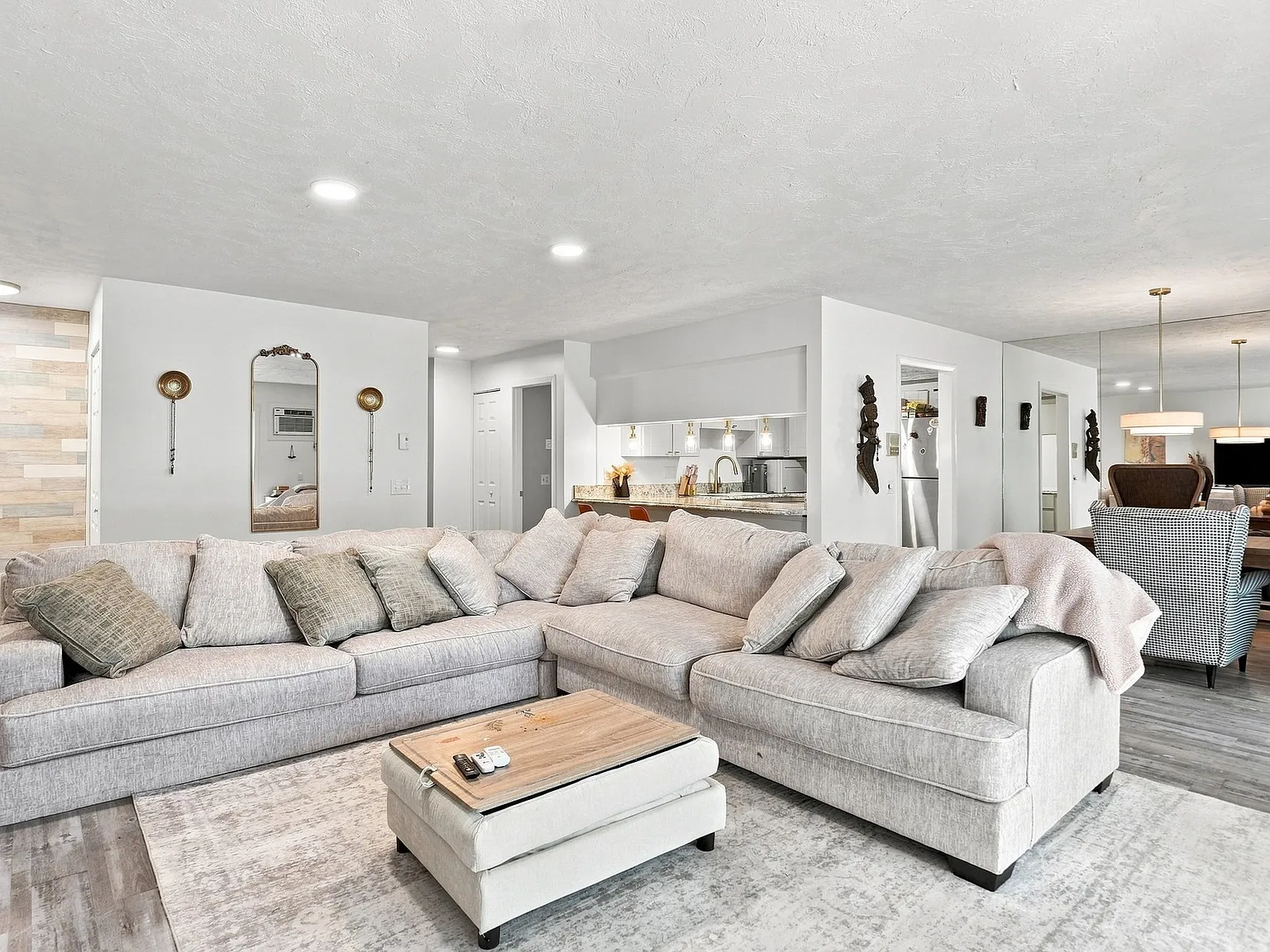 2 bed, 2.0 bath, 1172 sqft, $3,600 — Photo 1
