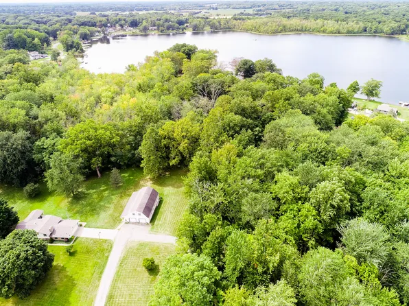 7170 Louise Ln, Coloma, MI 49038