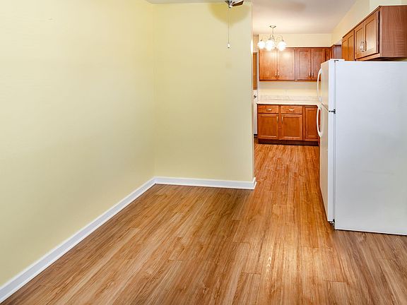 5th image of 2519 E Gum St