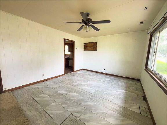 5th image of 2205 Maple St