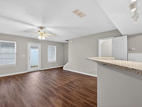 4th image of 1026 Wolves Den Pl