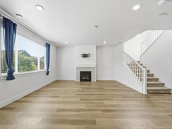 3rd image of 11079 Roaring Fork St